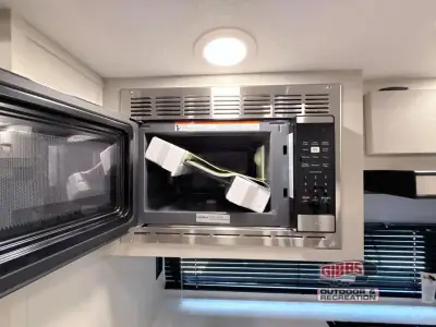 2027 Shasta Rvs Phoenix Lite 30BH photo 22
