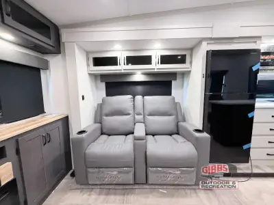 2027 Shasta Rvs Phoenix Lite 30BH photo 13