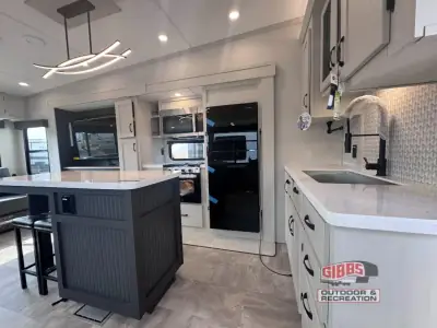2027 Shasta Rvs Phoenix 360BH photo 10