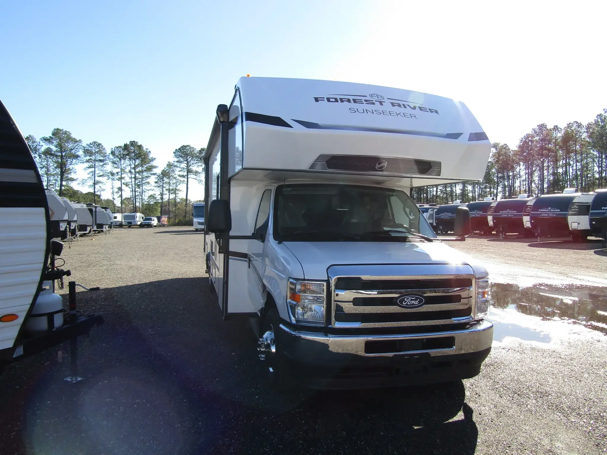 2026 Forest River FOREST RIVER SUNSEEKER 2850SLEF exterior