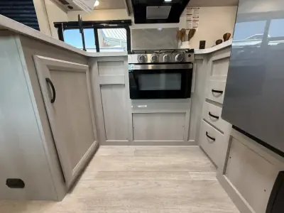 2027 Coachmen Catalina Legacy Edition 283RKS photo 25
