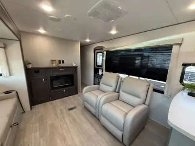 2027 Coachmen Catalina Legacy Edition 283RKS photo 36