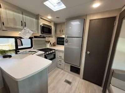2027 Coachmen Catalina Legacy Edition 283RKS photo 22