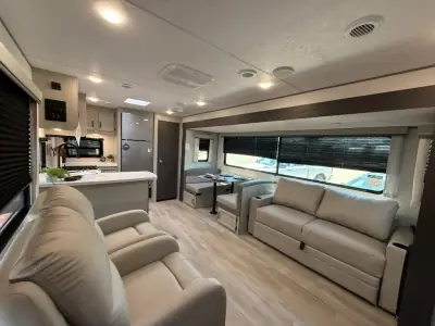 2027 Coachmen Catalina Legacy Edition 283RKS photo 10