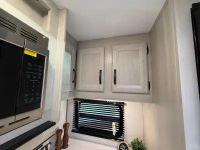 2027 Coachmen Catalina Legacy Edition 283RKS photo 32