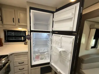 2027 Coachmen Catalina Legacy Edition 283RKS photo 24