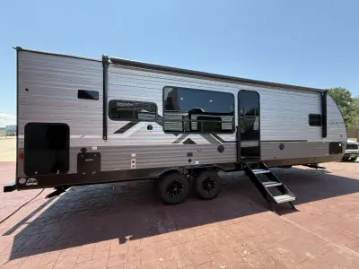 2027 Coachmen Catalina Legacy Edition 283RKS photo 3