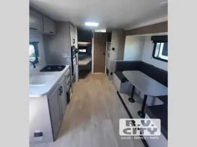 2027 Jayco Jay Flight 178DBSW photo 6