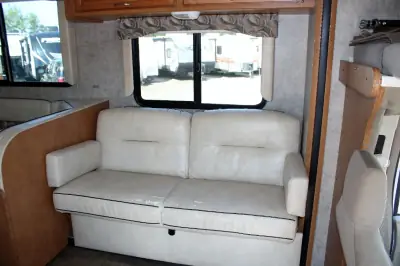 2015 Winnebago Minnie Winnie 31K photo 9