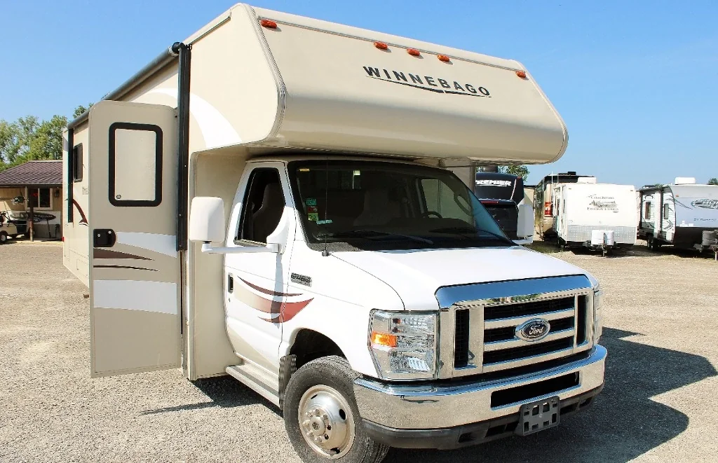 2015 Winnebago Minnie Winnie 31K exterior