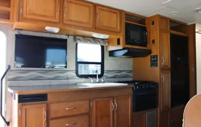 2015 Winnebago Minnie Winnie 31K photo 10