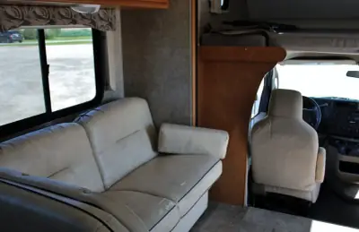 2015 Winnebago Minnie Winnie 31K photo 13