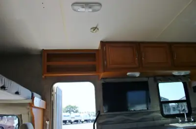 2015 Winnebago Minnie Winnie 31K photo 11