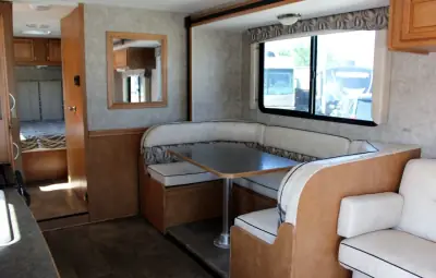 2015 Winnebago Minnie Winnie 31K photo 8