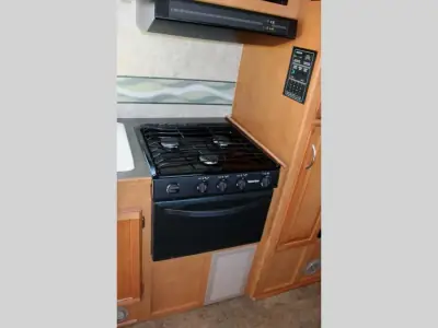 2015 Winnebago Minnie Winnie 31K photo 15