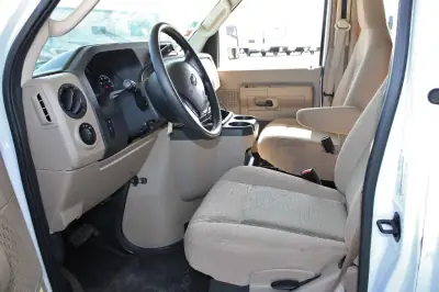 2015 Winnebago Minnie Winnie 31K photo 4
