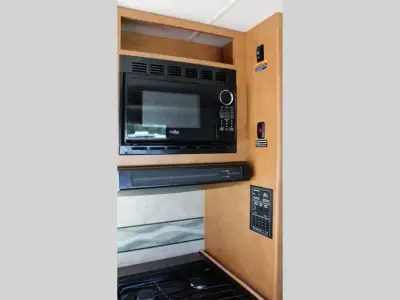 2015 Winnebago Minnie Winnie 31K photo 14