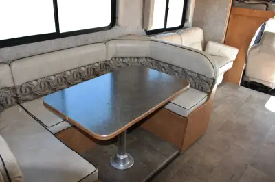 2015 Winnebago Minnie Winnie 31K photo 26