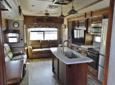 2018 Heartland Bighorn Traveler 39MB photo 10