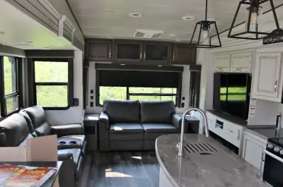 2021 Keystone Cougar 355FBS photo 12