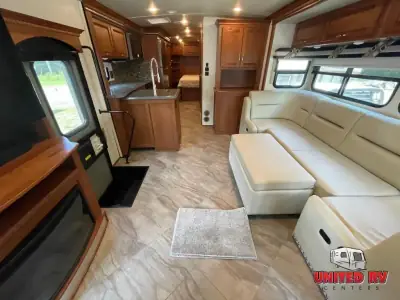 2016 Itasca Solei 34T photo 19