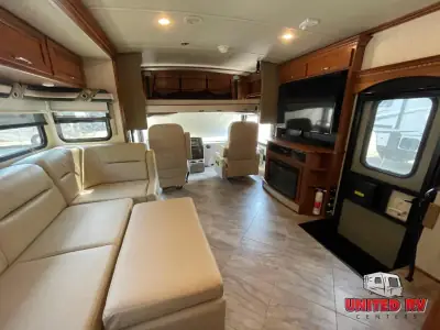 2016 Itasca Solei 34T photo 16