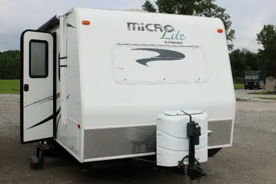 2014 Forest River Flagstaff Micro Lite 23LB