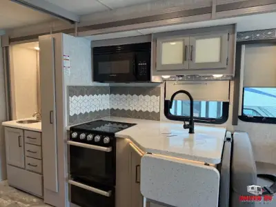 2022 Thor Motor Coach Windsport 31C photo 19