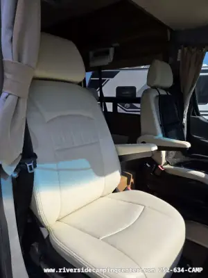 2015 Winnebago Era 70X photo 17