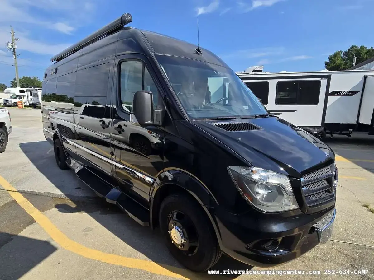 2015 Winnebago Era 70X exterior