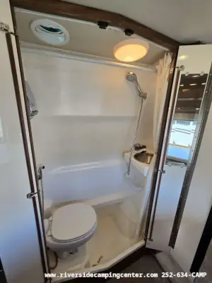 2015 Winnebago Era 70X photo 28