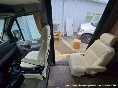 2015 Winnebago Era 70X photo 25