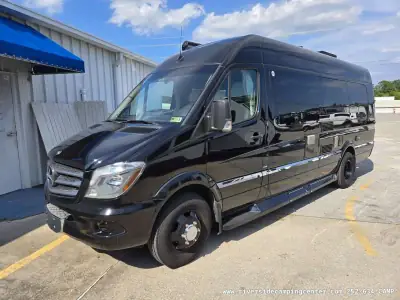 2015 Winnebago Era 70X photo 3