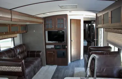 2017 Keystone Premier Ultra Lite 29RKPR photo 18