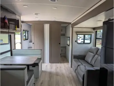 2027 Coachmen American Spirit 3070BH photo 12