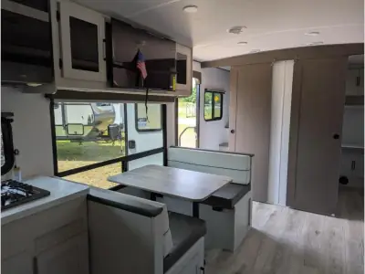 2027 Coachmen American Spirit 3070BH photo 11
