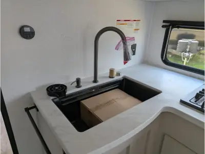 2027 Coachmen American Spirit 3070BH photo 9