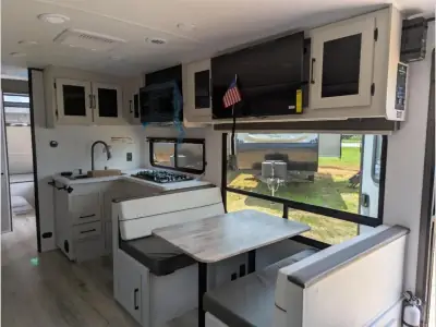 2027 Coachmen American Spirit 3070BH photo 8