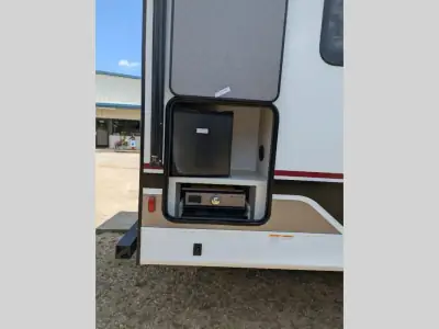 2027 Coachmen American Spirit 3070BH photo 6
