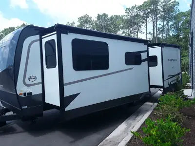 2027 Rockwood ROCKWOOD ULTRA LITE 2608BS photo 2