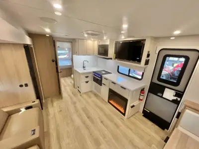 2026 Winnebago Thrive 25RLS photo 22