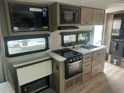 2027 Rockwood ROCKWOOD MINI LITE 2205S photo 5