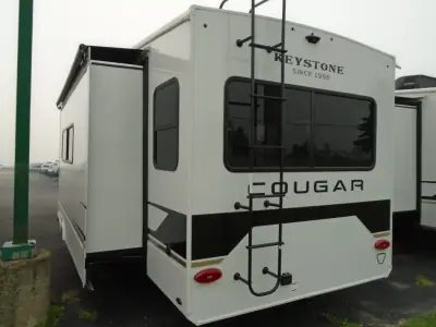 2027 Keystone Cougar Half-Ton 28RLI photo 6