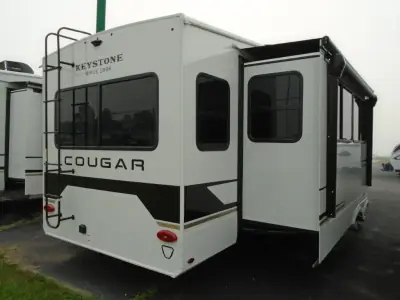 2027 Keystone Cougar Half-Ton 28RLI photo 4