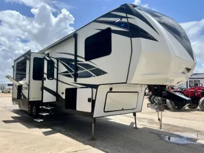 2018 Dutchmen Voltage 3605