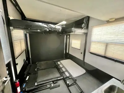 2018 Dutchmen Voltage 3605 photo 25