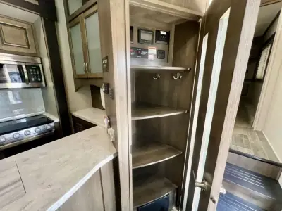 2018 Dutchmen Voltage 3605 photo 14