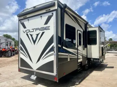 2018 Dutchmen Voltage 3605 photo 3