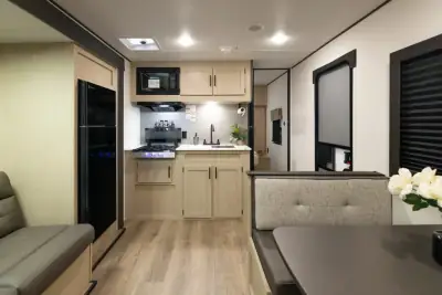 2026 Shasta Rvs i-5 Edition 525RS photo 8
