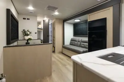 2026 Shasta Rvs i-5 Edition 525RS photo 7